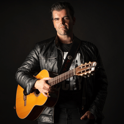 Pépé et sa guitare