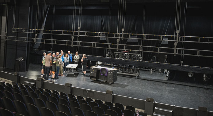Visite guidée et surprises en coulisses | Circuit découverte au Théâtre de la Ville 2026